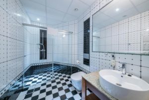 Badezimmer im Piast Hotel Breslau